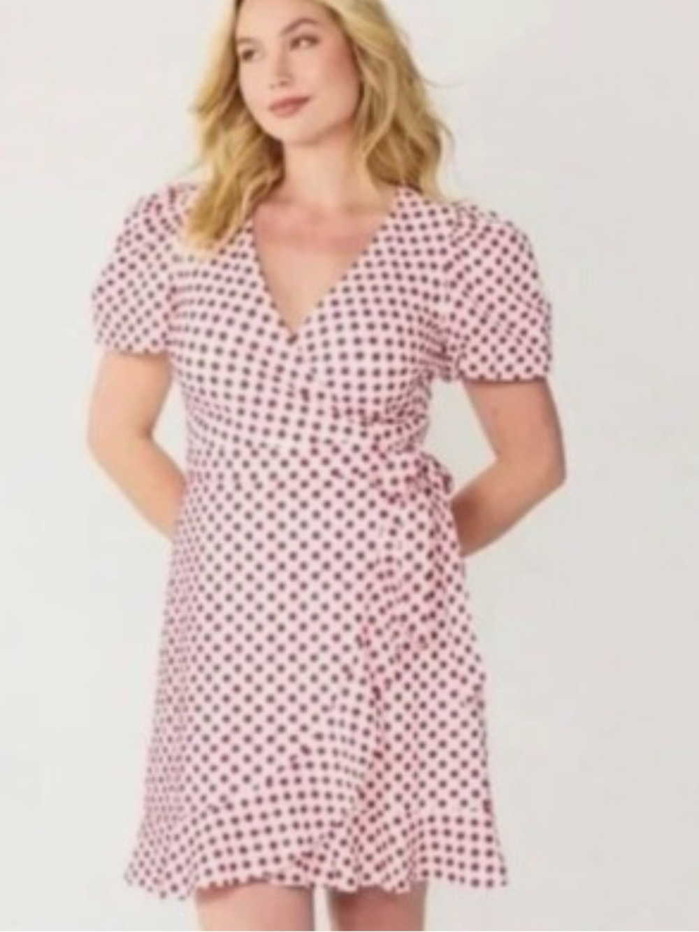 Draper James white w/red flowers Wrap Dress (B6)